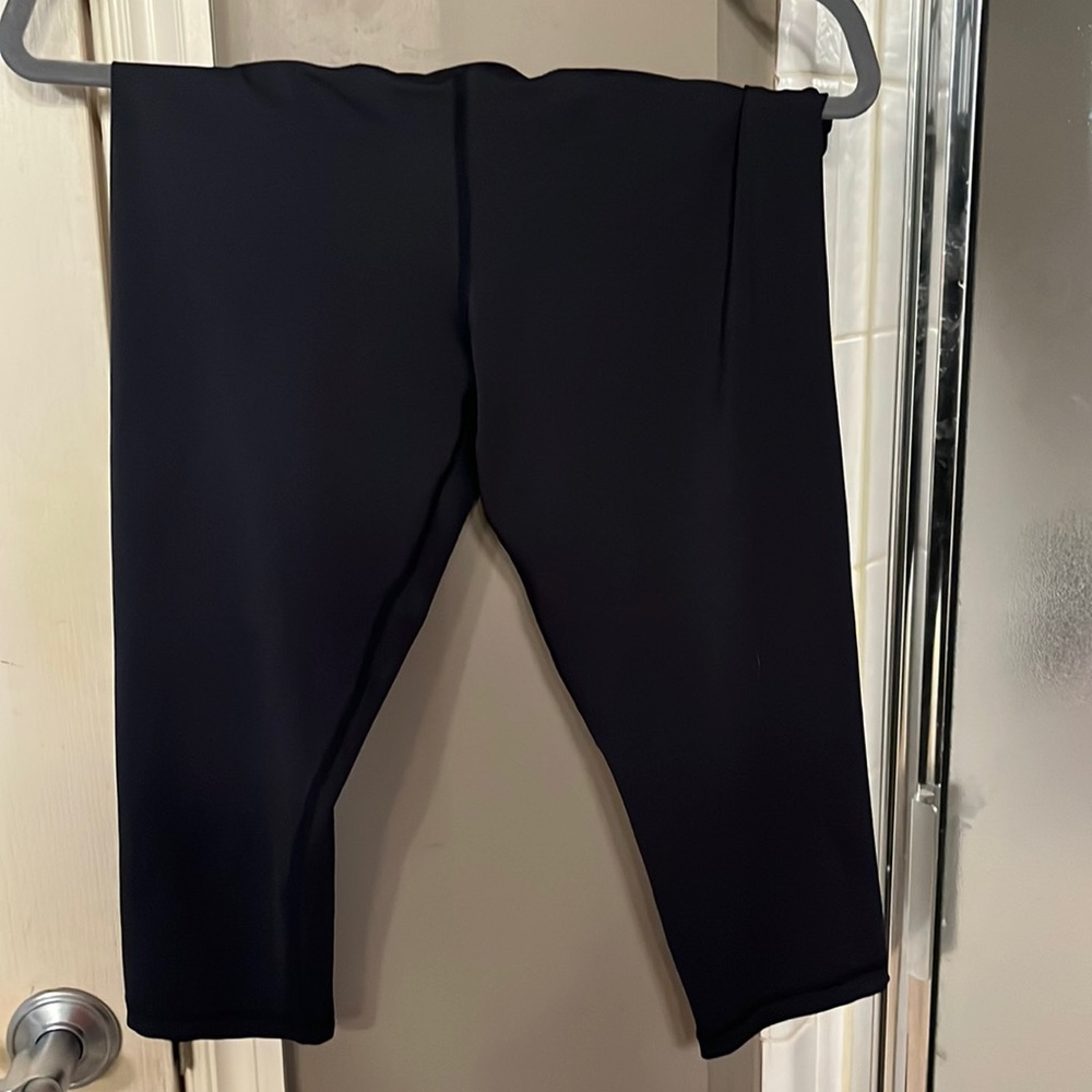 Zyia crop leggings